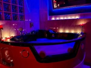 How to Plan a Romantic Private Spa Evening for Two